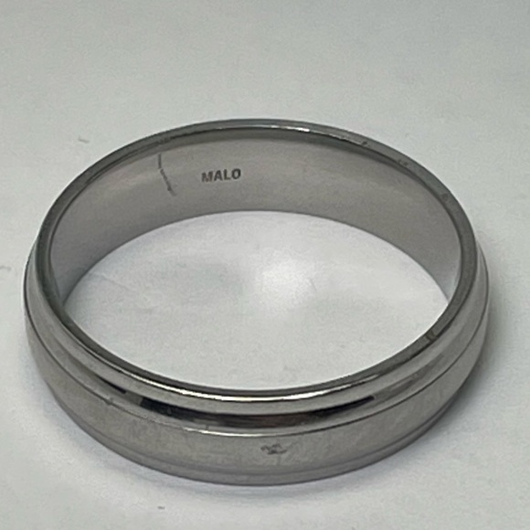 Mens Silver Band Ring - Picture 3 of 9